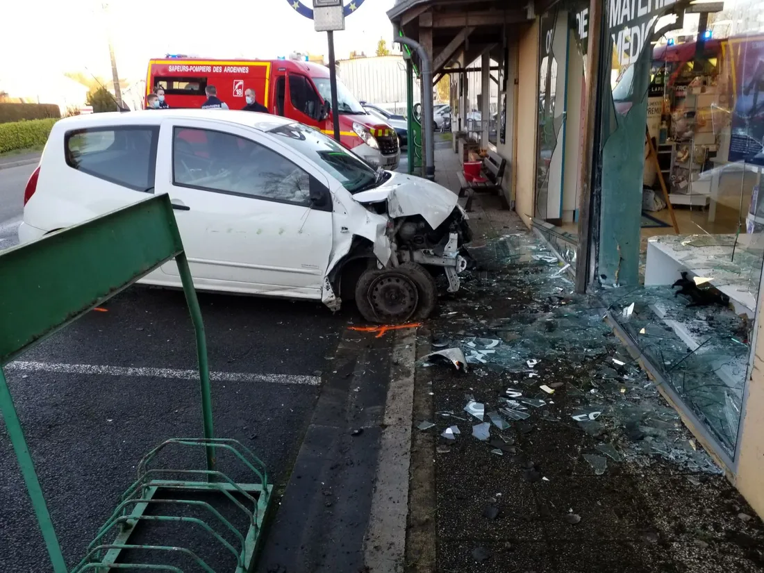 voiture pharmacie pure 